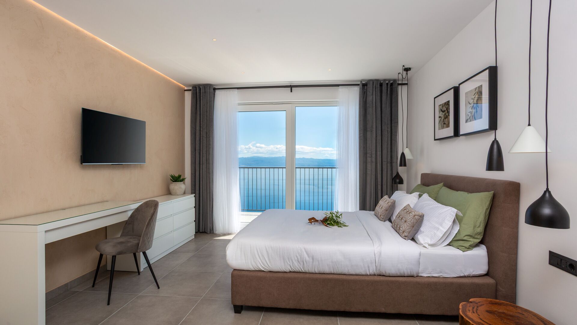 4 habitaciones, tabla de planchar con plancha y wifi gratis 