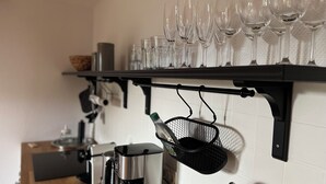 Macchina per tè/caffè, frigorifero, forno, piano cottura