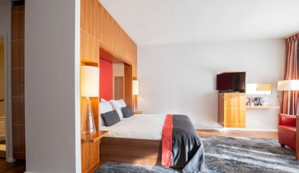 1 habitación, tabla de planchar con plancha, wifi gratis y ropa de cama 