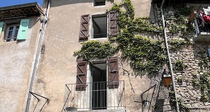 Charmante maison de village au coeur de saillans . Idéale famille