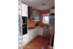Micro-ondes, four, plaque de cuisson, lave-vaisselle