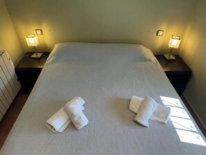 3 chambres, fer et planche à repasser, draps fournis