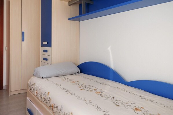 3 chambres, fer et planche à repasser, accès Internet