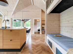3 bedrooms, Internet