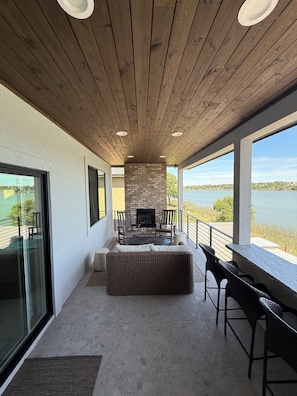 Outdoor dining - Moses Lake Vineyard Retreat-Waterfront Escapism (Moses Lake)