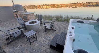 Moses Lake Vineyard Retreat-Waterfront Escapism