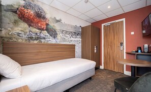 3 bedrooms, free WiFi, bed sheets, wheelchair access