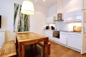 Microwave, dishwasher, coffee/tea maker