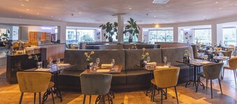 Nature-Infused Hotel Rooms Near Arnhem & Historic Doorwerth - 4 Units