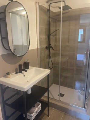 Comfort Double Room, Patio, Garden View | Premium bedding, individually furnished, iron/ironing board, bed sheets - la terreta hotel casa rural (Cullera)
