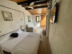 Quadruple Room, Non Smoking, Corner