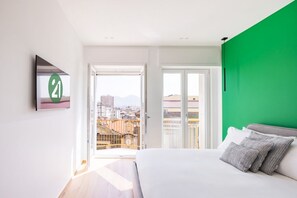 In-room safe, iron/ironing board, travel crib, free WiFi