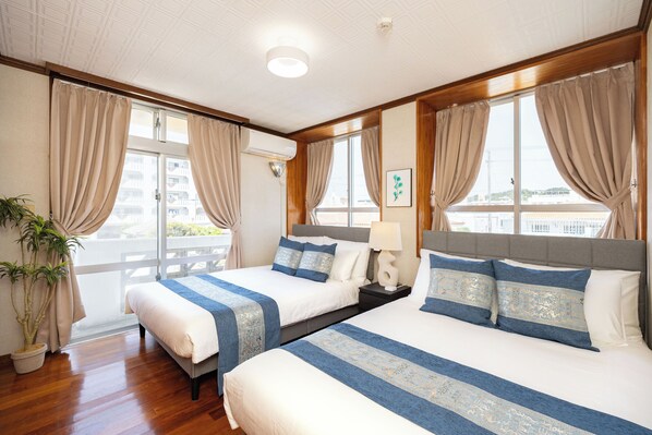 4 bedrooms, iron/ironing board, WiFi, bed sheets