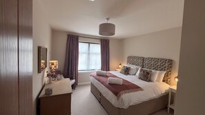 4 bedrooms, iron/ironing board, free WiFi, bed sheets