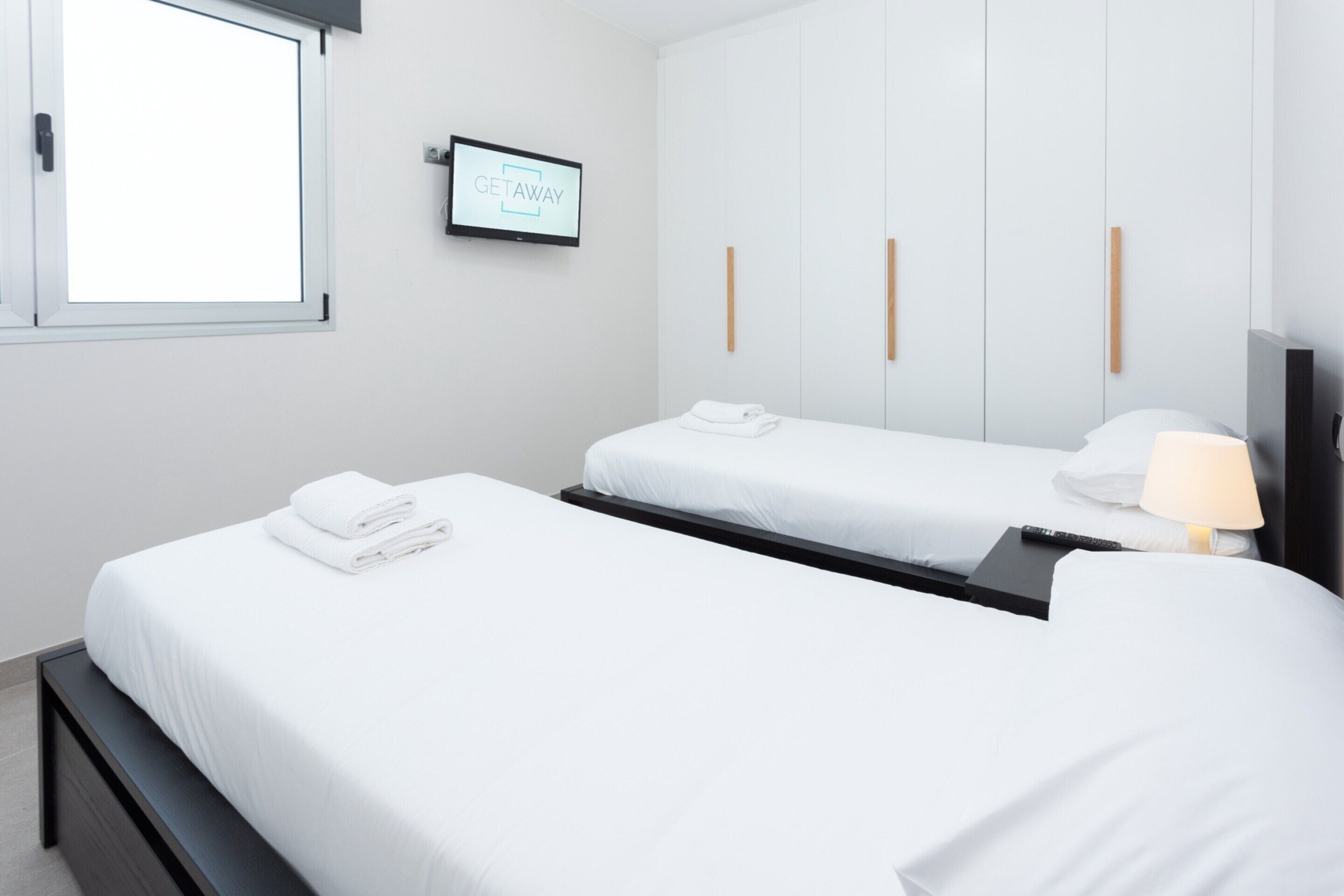 House | 2 bedrooms, laptop workspace, iron/ironing board