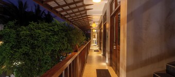 Mich's Surf Villa & Hostel