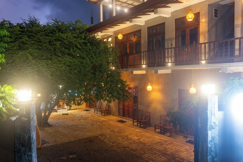 Mich's Surf Villa & Hostel