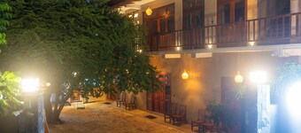 Mich's Surf Villa & Hostel