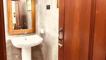 Family Triple Room, Patio | Bathroom | Towels