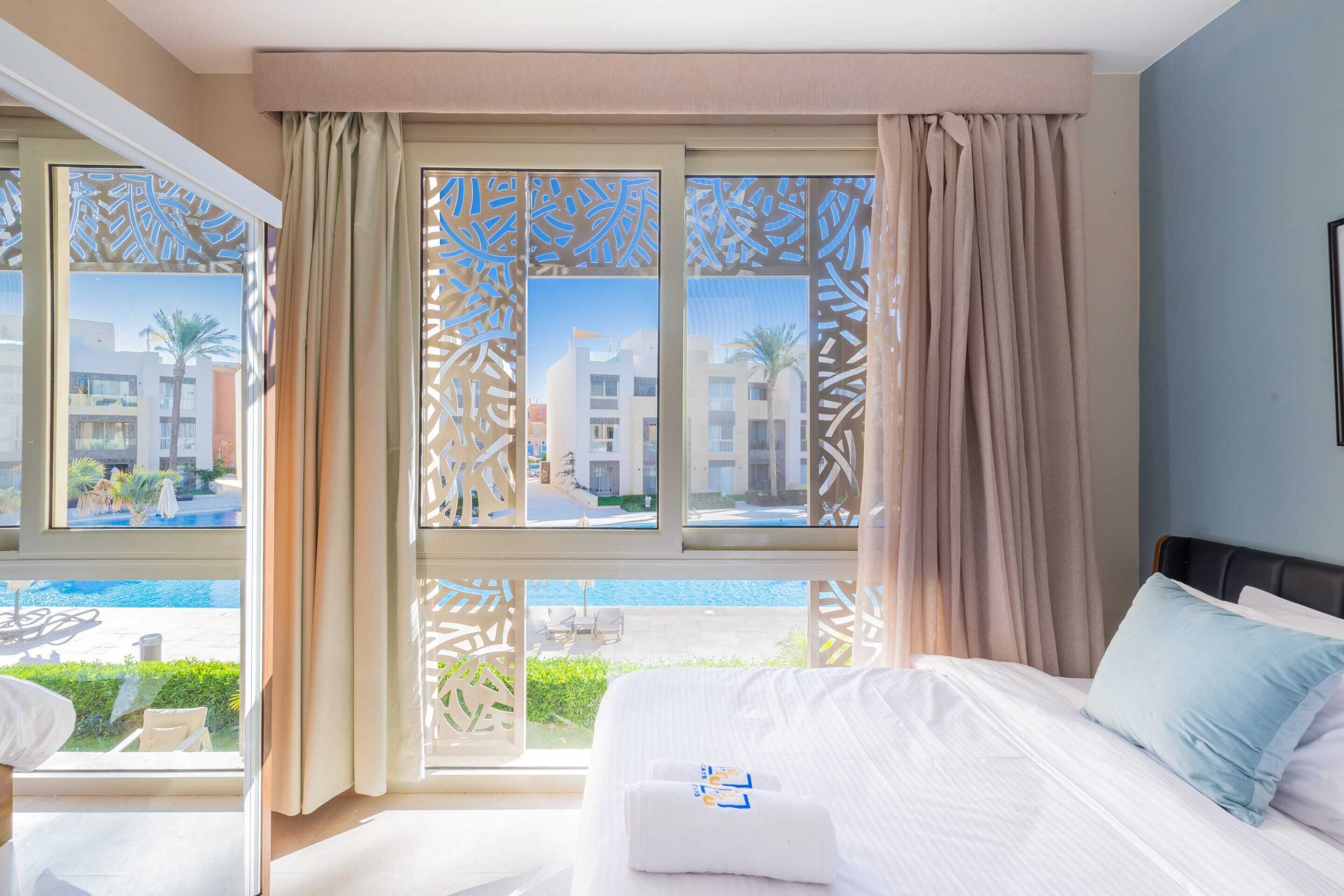 Balanced & Bright 2 BDR @ Mangroovy | Free Pool & Beach Access (M7-6B-14) | 3 kamar tidur, ruang kerja ramah laptop, dan setrika/meja setrika