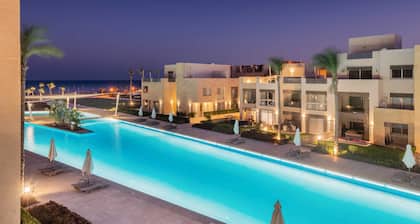 Xuru Stays I Homestyle 3BR Penthouse Pool & Beach View