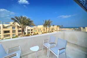 Terrace/patio - Xuru Stays I Homestyle 3BR Penthouse Pool & Beach View (El Gouna)