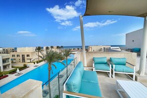 Homestyle 3BR Penthouse | Pool & Beach View (M7-2A-21) | Property grounds - Xuru Stays I Homestyle 3BR Penthouse Pool & Beach View (El Gouna)