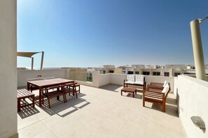 Dazzling 2 BDR w/Rooftop Mangroovy Free Pool Beach (M8-5B-21) | Outdoor dining
