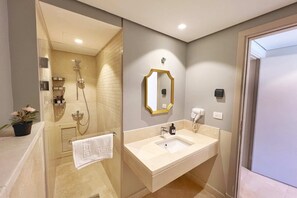 Apartment | Bathroom | Eco-friendly toiletries, hair dryer, towels, soap - Xuru Stays I Homestyle & Summery 1bdr@ Mangroovy Free Beach Pool (El Gouna)