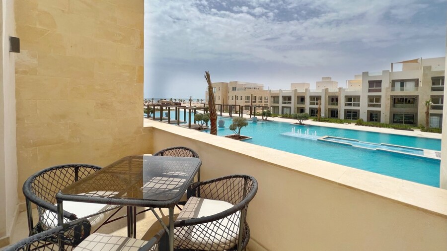 Xuru Stays I Homestyle & Summery 1bdr@ Mangroovy Free Beach Pool