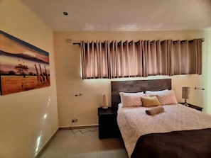 3 chambres, fer et planche à repasser, Wi-Fi, draps fournis