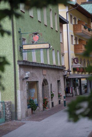 A building with a sign reading "Friedrichsburg" and a coat of arms above the entrance.