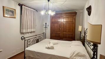 4 camere, una scrivania, culla da viaggio, Wi-Fi gratuito