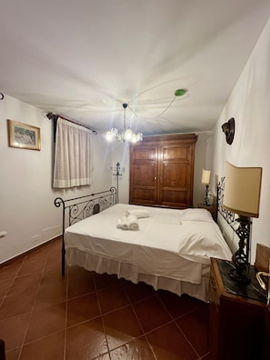 4 Schlafzimmer, Schreibtisch, Reisekinderbett, kostenloses WLAN