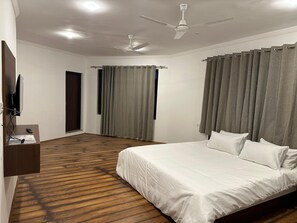 Deluxe Double Room | Iron/ironing board, free WiFi - Lakeville (Srinagar)