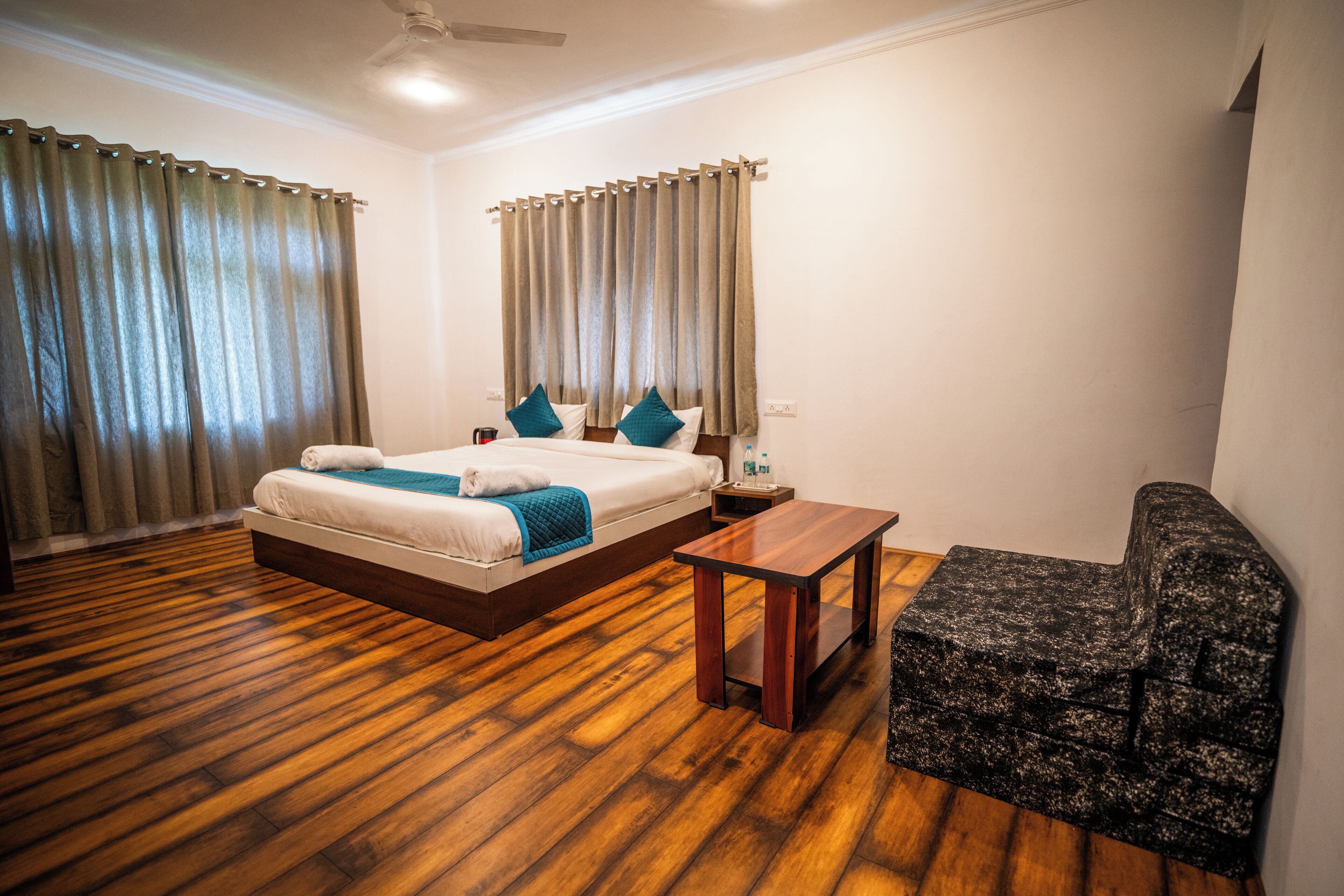 Deluxe Double Room | Iron/ironing board (on request), free WiFi