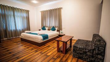 Deluxe Double Room | Iron/ironing board (on request), free WiFi