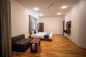 Kamar Double Deluks | Setrika/meja setrika dan Wi-Fi gratis