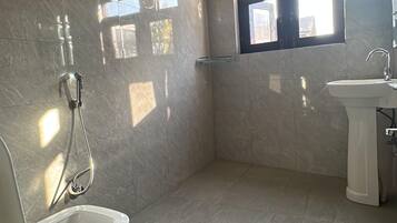 Deluxe Double Room | Bathroom | Shower, free toiletries, slippers, towels