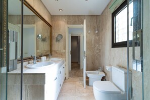 Bathroom - Awesome Beachfront Terrace By Canariasgetaway (Las Palmas de Gran Canaria)