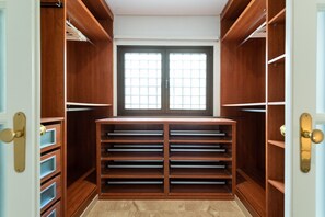 2 chambres, fer et planche à repasser