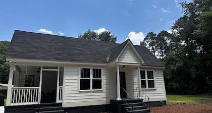 The Farmhouse Retreat on 9 acres
