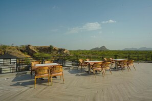 Daily buffet breakfast for a fee - One Earth A Leopard Park Jawai (Bali)
