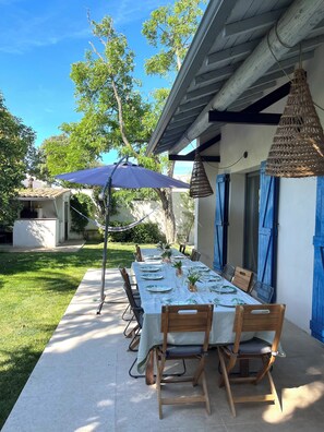 Outdoor dining - Villa 220m2 pool 5 min from the sea. 10 people, ideal family (Pérols)