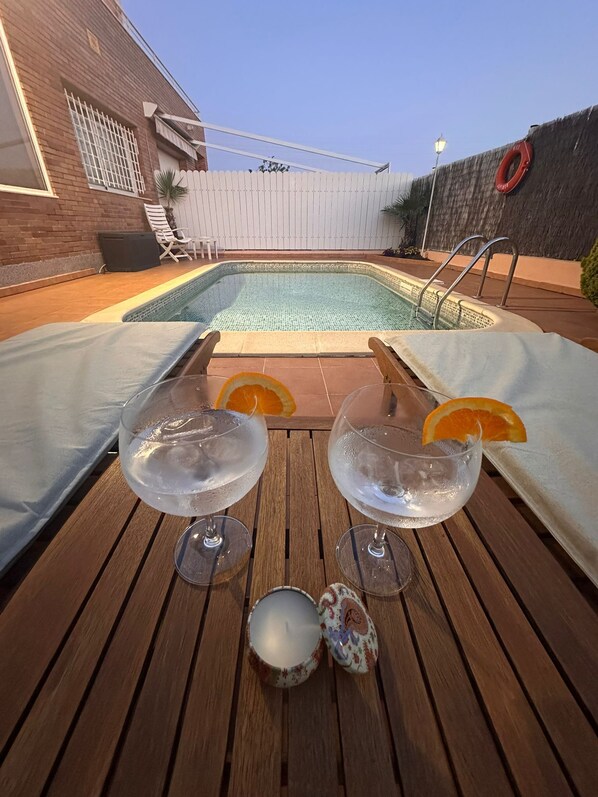 Outdoor pool - More JAPIMON rest and relaxation 5' from the beach and 25' from Port Aventura Wold (Creixell)