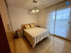 4 bedrooms, iron/ironing board, travel crib, free WiFi - More JAPIMON rest and relaxation 5' from the beach and 25' from Port Aventura Wold (Creixell)