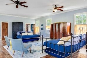 2 sovrum, skrivbord, strykjärn/strykbräda och gratis wi-fi