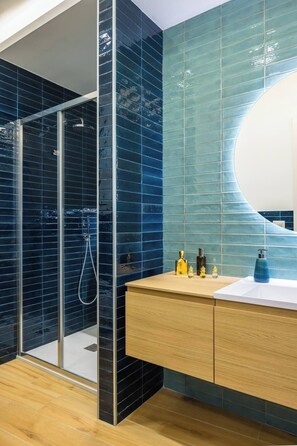 Dusche, Haartrockner, Bidet, Seife