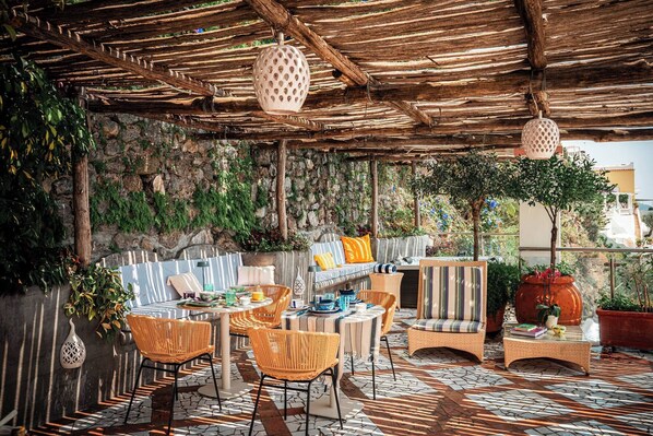 Outdoor dining - Charming Positano Suite Luigi (Positano)