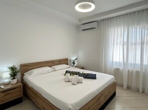 4 bedrooms, in-room safe, iron/ironing board, free WiFi - CALIFORNIA Villa gran jardin, piscina privada (Miami Playa)